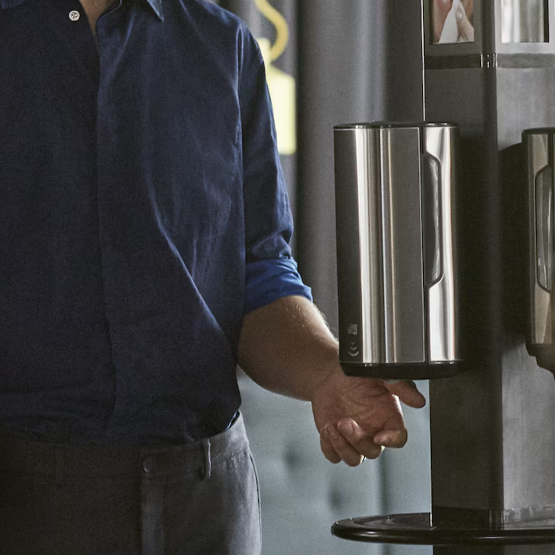 * Tork Hygienesäule für Desinfektionsmittel und Tücher Schwarz - 511055